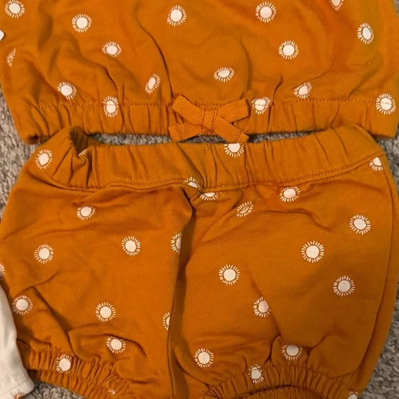 Carter’s Baby Girl Romper and Short Sleeve Short Set New with Tags 9 Months 6-9 - Picture 7 of 7